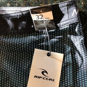 NWT RIPCURL CLASSIC board shorts size 32